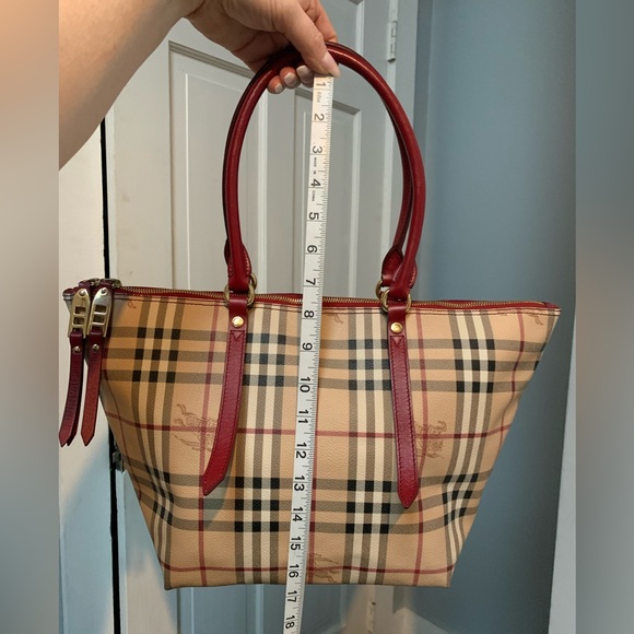 ❌SOLD❌Authentic Burberry tote with red leather - Picture 8 of 17